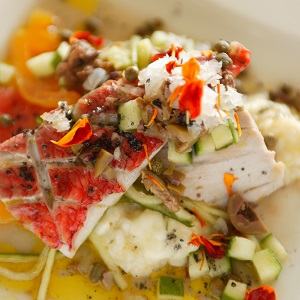 「アズナスさん、おじさまに優しいお弁当を」と期待してたけれど（Bilingual Edition）